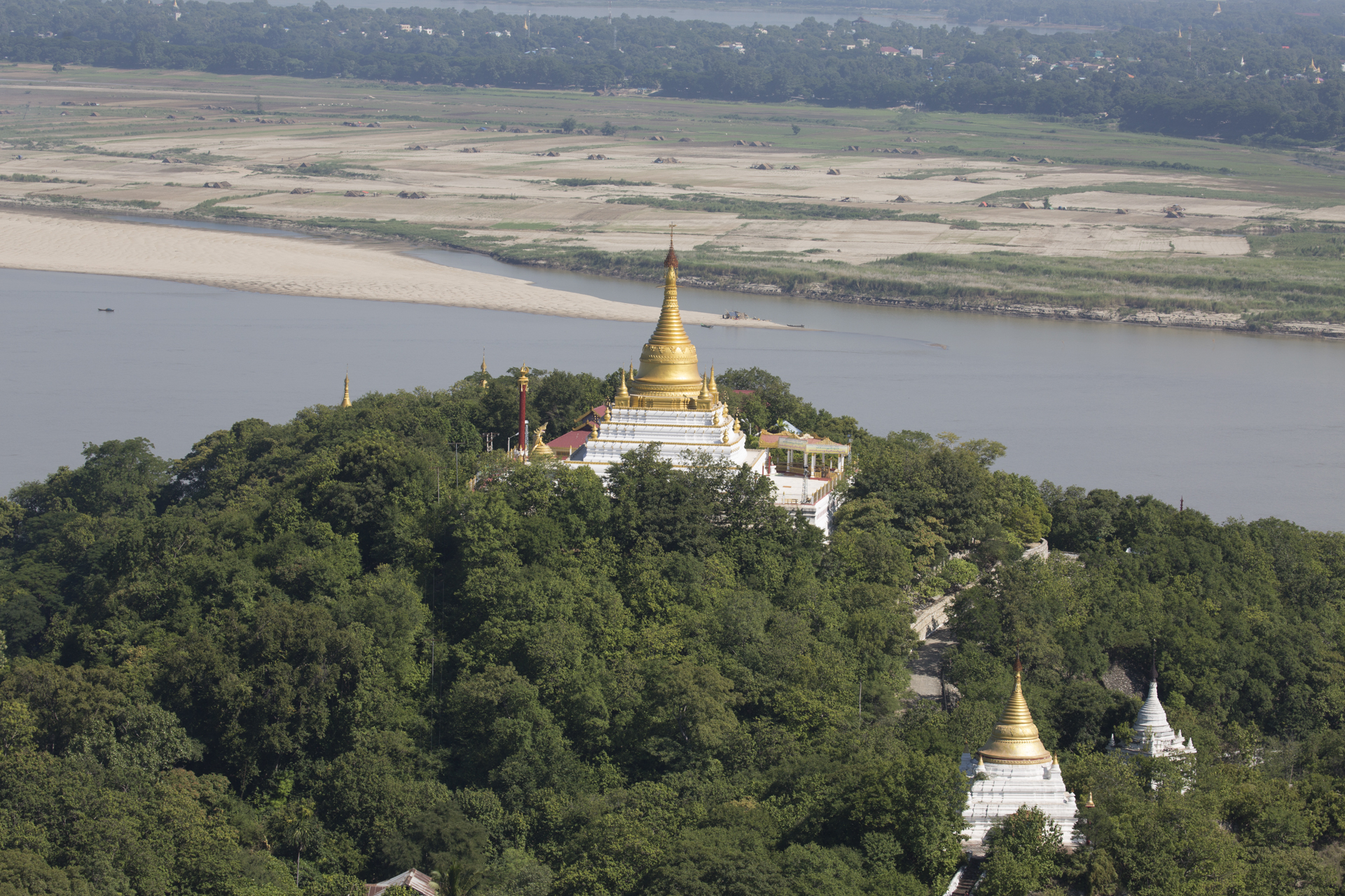 kleiner Mönch vor der Mahamuni Pagode Burma Postkarte 